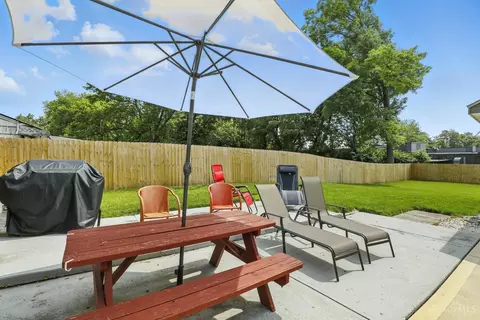 Exterior - 110 Circle Dr, Mason, OH 45040 photo 7 of 14