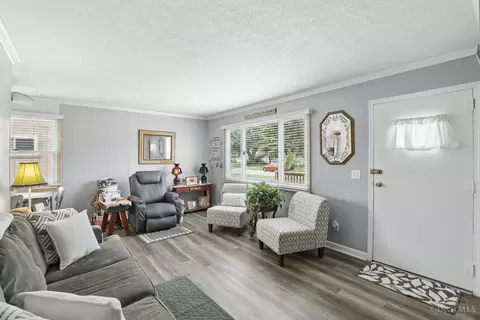 Living - 110 Circle Dr, Mason, OH 45040 photo 2 of 3