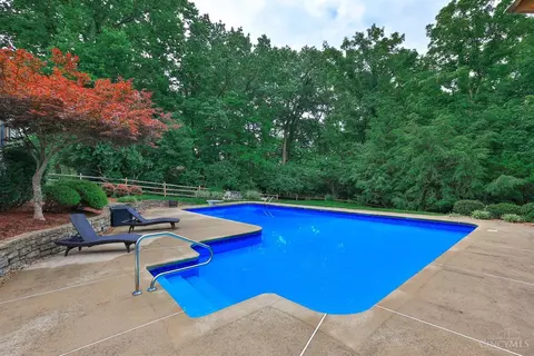 Exterior - 7083 Royalgreen Dr, Cincinnati, OH 45244 photo 5 of 19