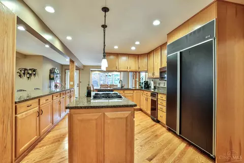 Kitchen - 7083 Royalgreen Dr, Cincinnati, OH 45244 photo 2 of 7