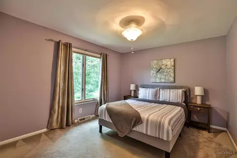 Bedroom - 7083 Royalgreen Dr, Cincinnati, OH 45244 photo 5 of 10
