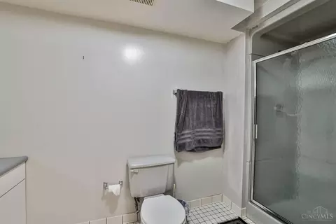 Bath - 7083 Royalgreen Dr, Cincinnati, OH 45244 photo 8 of 10