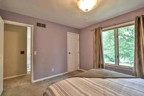 Bedroom - 7083 Royalgreen Dr, Cincinnati, OH 45244 photo 6 of 10