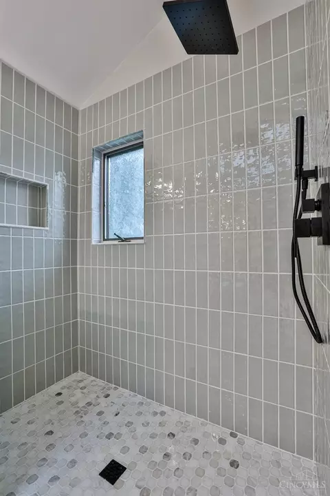 Bath - 7083 Royalgreen Dr, Cincinnati, OH 45244 photo 3 of 10