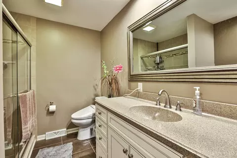 Bath - 7083 Royalgreen Dr, Cincinnati, OH 45244 photo 10 of 10