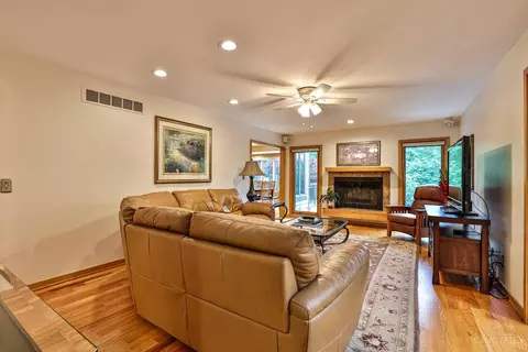 Living - 7083 Royalgreen Dr, Cincinnati, OH 45244 photo 2 of 5