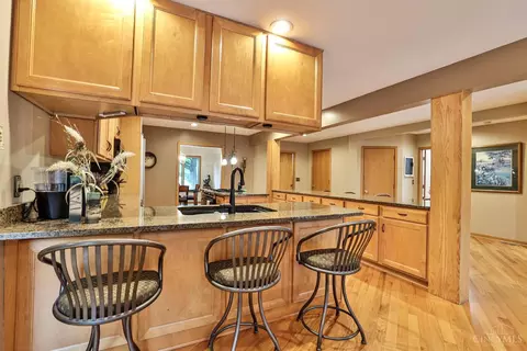 Kitchen - 7083 Royalgreen Dr, Cincinnati, OH 45244 photo 4 of 7