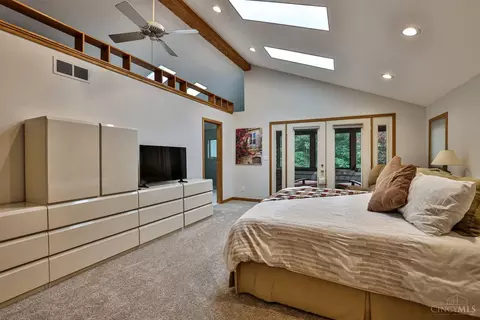 Bedroom - 7083 Royalgreen Dr, Cincinnati, OH 45244 photo 1 of 10