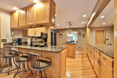 Kitchen - 7083 Royalgreen Dr, Cincinnati, OH 45244 photo 1 of 7