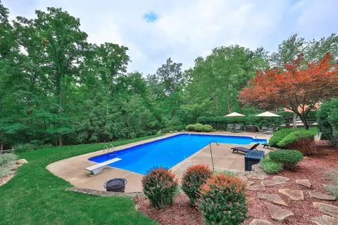 Exterior - 7083 Royalgreen Dr, Cincinnati, OH 45244 photo 3 of 19