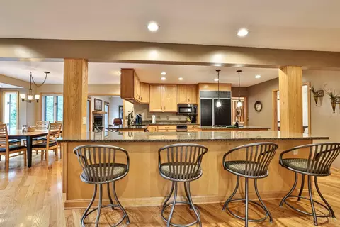 Kitchen - 7083 Royalgreen Dr, Cincinnati, OH 45244 photo 6 of 7