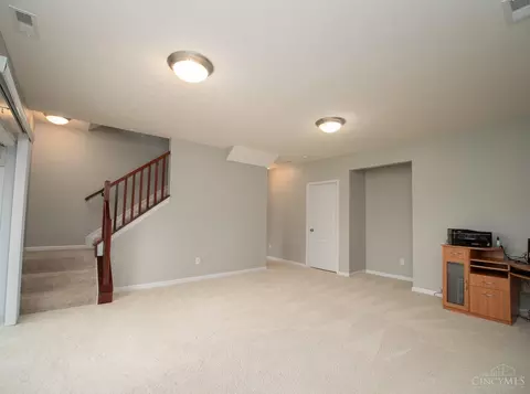 Living - 9413 Stoneybrooke, Cincinnati, OH 45231 photo 3 of 4