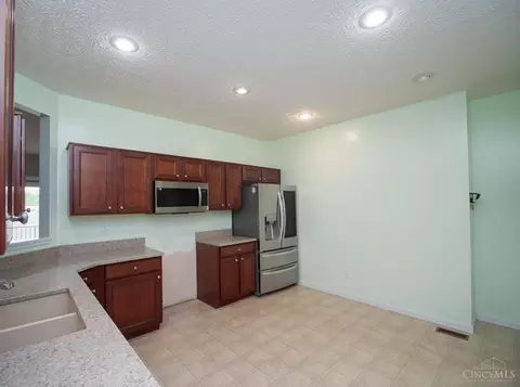 Kitchen - 9413 Stoneybrooke, Cincinnati, OH 45231 photo 2 of 2