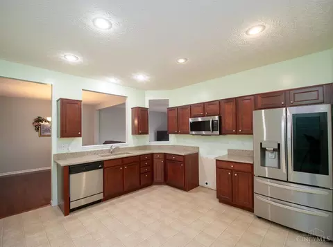 Kitchen - 9413 Stoneybrooke, Cincinnati, OH 45231 photo 1 of 2