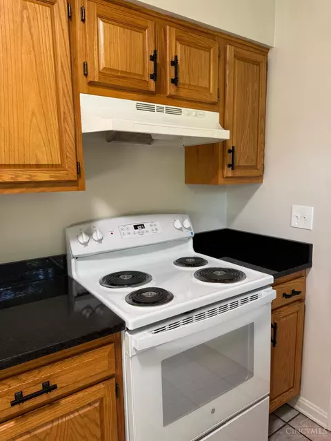 Kitchen - 9820 Mckelvey Rd, Cincinnati, OH 45231 photo 2 of 9