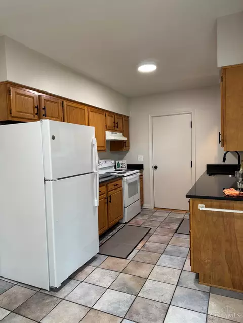 Kitchen - 9820 Mckelvey Rd, Cincinnati, OH 45231 photo 9 of 9