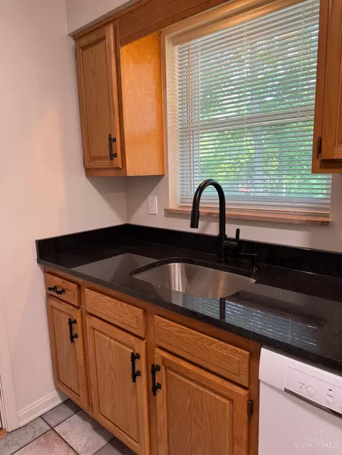 Kitchen - 9820 Mckelvey Rd, Cincinnati, OH 45231 photo 8 of 9