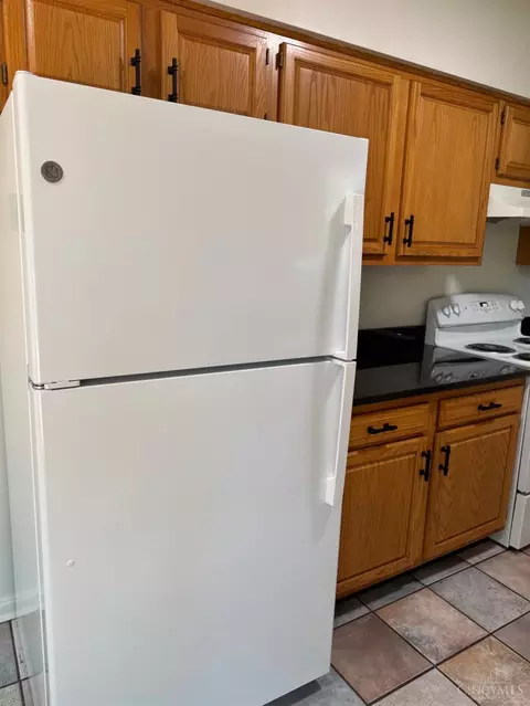 Kitchen - 9820 Mckelvey Rd, Cincinnati, OH 45231 photo 7 of 9