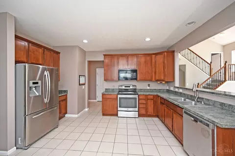 Kitchen - 4139 Gensen Loop, Cincinnati, OH 45245 photo 2 of 5