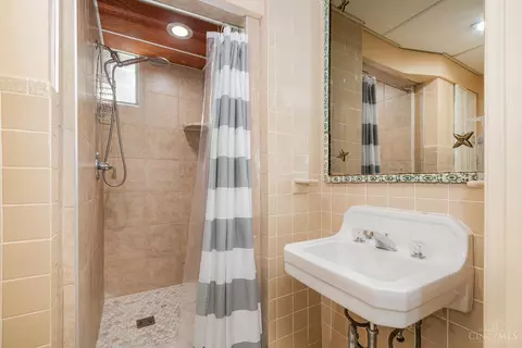 Bath - 2318 Kenlee Dr, Cincinnati, OH 45230 photo 3 of 3