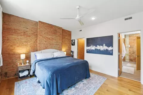 Bedroom - 34 Fourteenth St, Cincinnati, OH 45202 photo 2 of 5