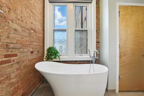 Bath - 34 Fourteenth St, Cincinnati, OH 45202 photo 3 of 6