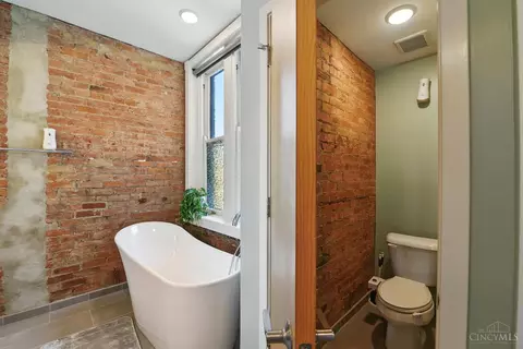 Bath - 34 Fourteenth St, Cincinnati, OH 45202 photo 6 of 6