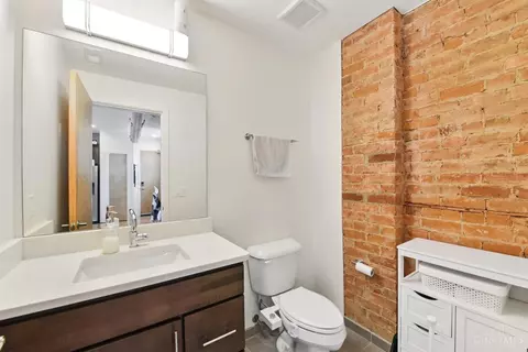 Bath - 34 Fourteenth St, Cincinnati, OH 45202 photo 1 of 6