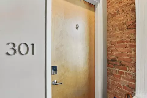 Entry Way - 34 Fourteenth St, Cincinnati, OH 45202 photo 1 of 2