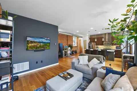 Living - 34 Fourteenth St, Cincinnati, OH 45202 photo 2 of 6