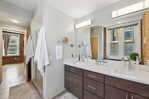 Bath - 34 Fourteenth St, Cincinnati, OH 45202 photo 4 of 6