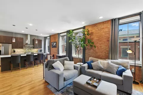 Living - 34 Fourteenth St, Cincinnati, OH 45202 photo 1 of 6