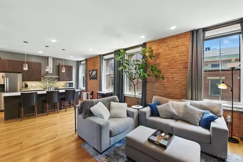 Living - 34 Fourteenth St, Cincinnati, OH 45202 photo 3 of 6
