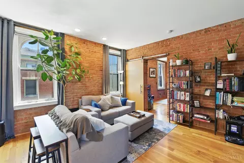 Living - 34 Fourteenth St, Cincinnati, OH 45202 photo 6 of 6