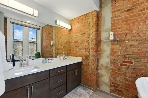 Bath - 34 Fourteenth St, Cincinnati, OH 45202 photo 2 of 6
