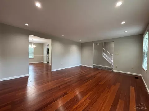 829 Massachusetts Dr, Cincinnati, OH 45245 photo 6