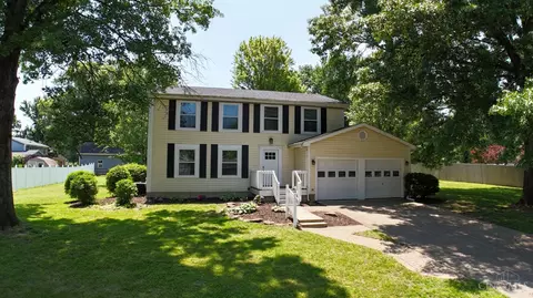 829 Massachusetts Dr, Cincinnati, OH 45245