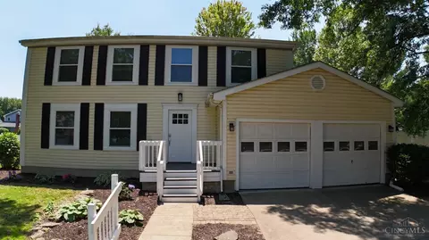 829 Massachusetts Dr, Cincinnati, OH 45245 photo 2