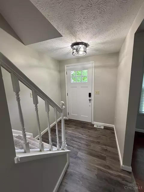 829 Massachusetts Dr, Cincinnati, OH 45245 photo 4