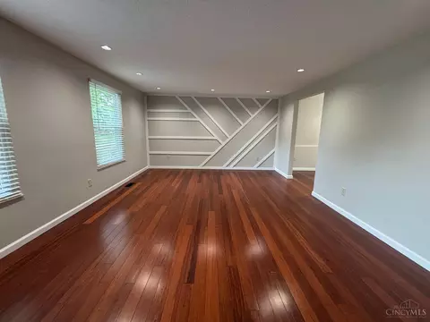 829 Massachusetts Dr, Cincinnati, OH 45245 photo 5