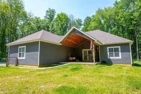 2702 Indian Summer Dr, Bethel, OH 45106