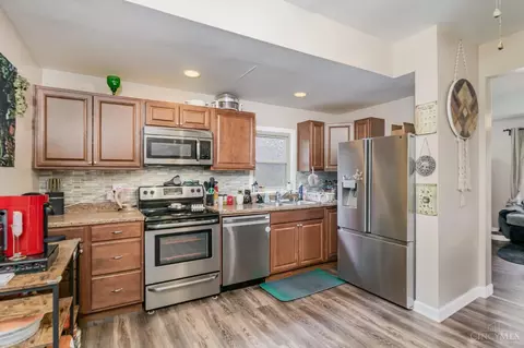 Kitchen - 7032 River Rd, Cincinnati, OH 45233 photo 1 of 2