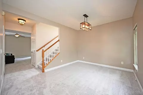 Living - 292 Delaware Dr, Hamilton Township, OH 45039 photo 2 of 5
