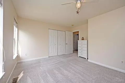 Bedroom - 292 Delaware Dr, Hamilton Township, OH 45039 photo 6 of 8