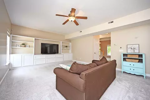 Living - 292 Delaware Dr, Hamilton Township, OH 45039 photo 4 of 5
