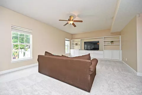 Living - 292 Delaware Dr, Hamilton Township, OH 45039 photo 3 of 5