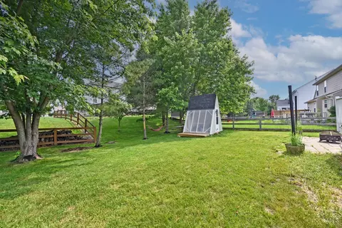 Exterior - 292 Delaware Dr, Hamilton Township, OH 45039 photo 14 of 16