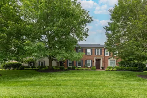 8750 Tanagerwoods Dr, Montgomery, OH 45249