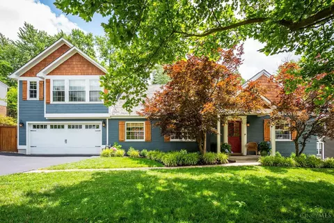 4104 Rowan Hill Dr, Mariemont, OH 45227