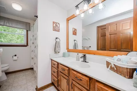 Bath - 1184 Locust Corner Rd, Cincinnati, OH 45245 photo 5 of 6